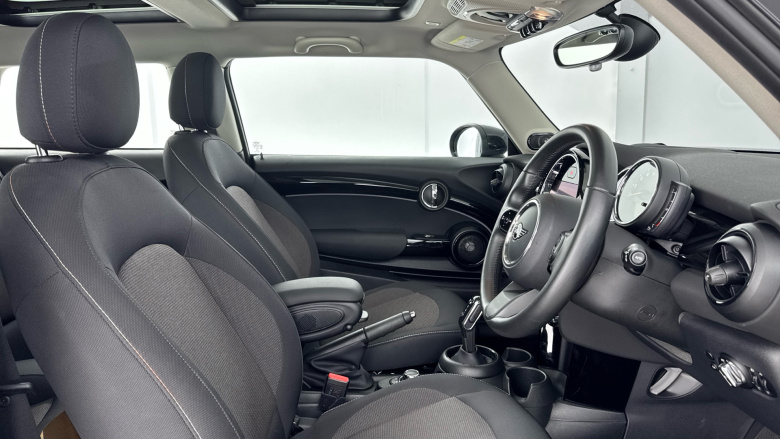 MINI Hatchback 1.5 Cooper Classic 3dr Auto Petrol Hatchback